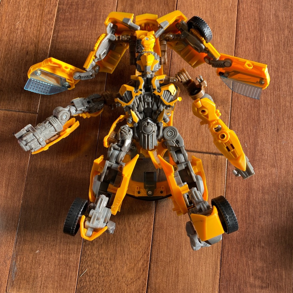 HASBORO TRANSFORMER BUMBLE BEE 900STRA YELLOW
